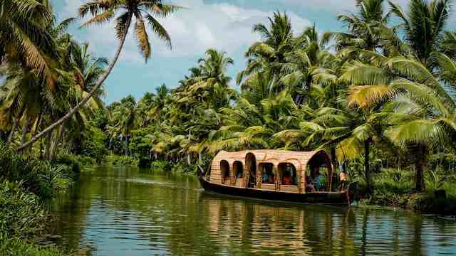 10 Best Honeymoon Places In Kerala 